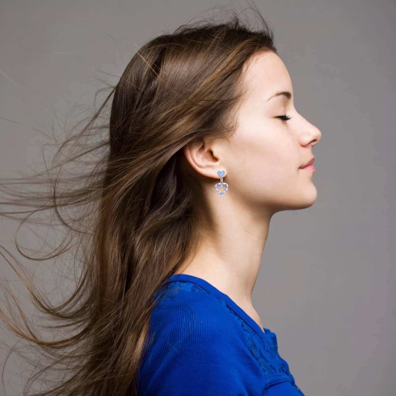 とある小さな発明家のお店 かわいいハートのイヤリング ゆらゆらオープンハート ブルー